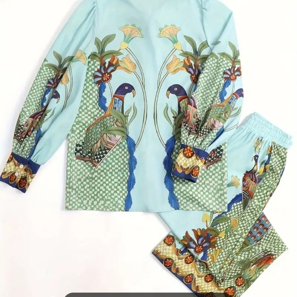 Beautiful 2 piece pantset in a blue peacock print with border trim.size XL - Picture 4 of 6